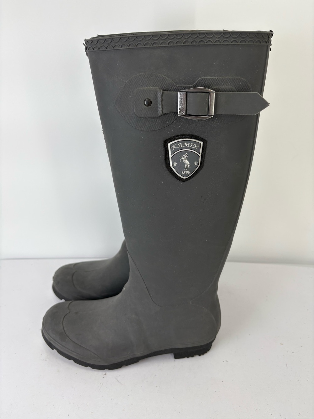 📦 Kamik Tall Gray Rubber Rain Boots with Buckle
